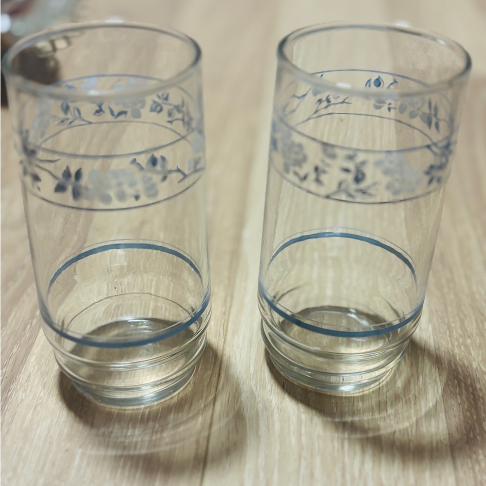 Pair if 2 Corelle vintage “First of Spring” series glass tumblers